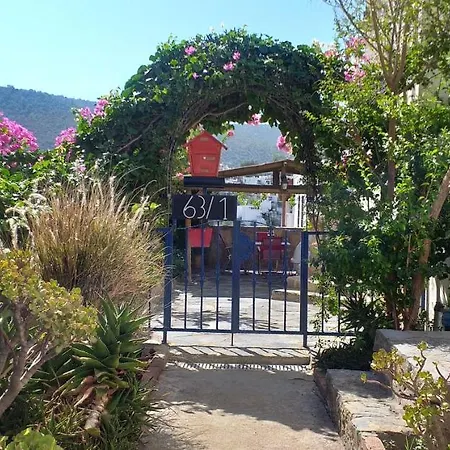 With Panoramic Views Of Bay וילה בודרום